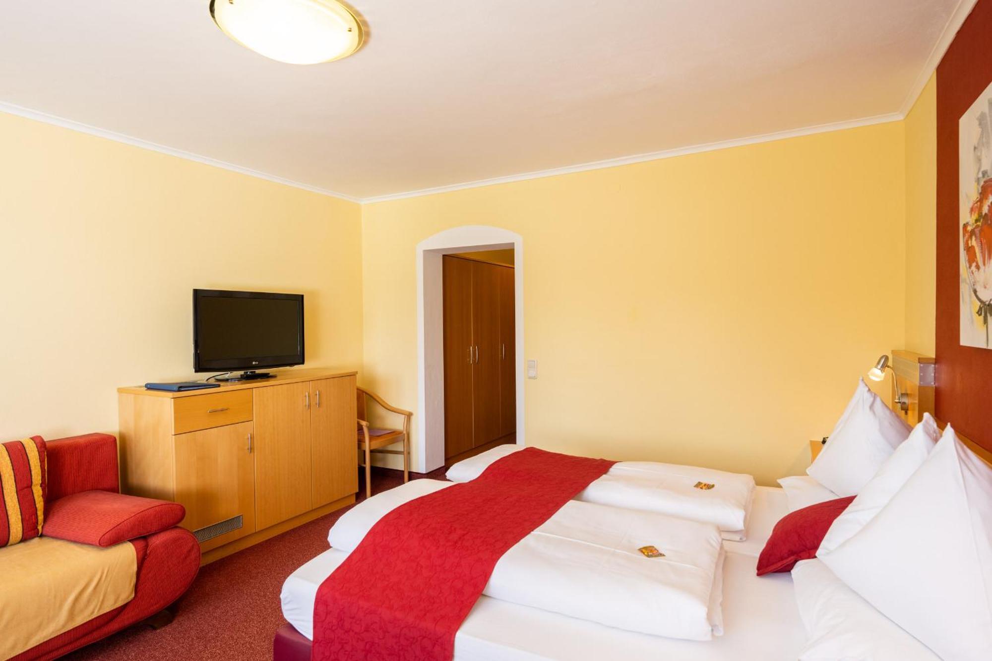 Strandhotel Schabus Velden am Woerthersee Phòng bức ảnh