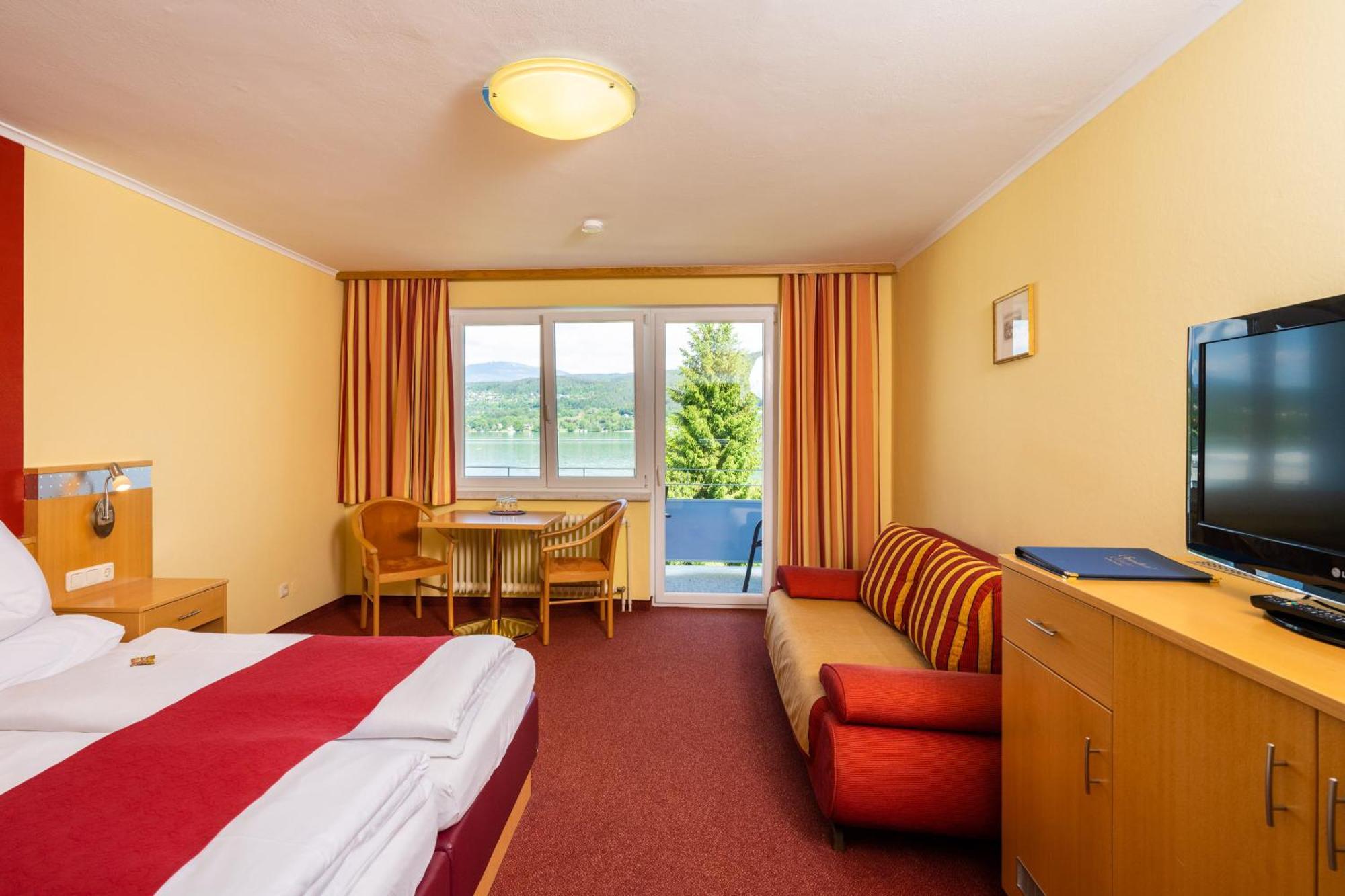 Strandhotel Schabus Velden am Woerthersee Phòng bức ảnh